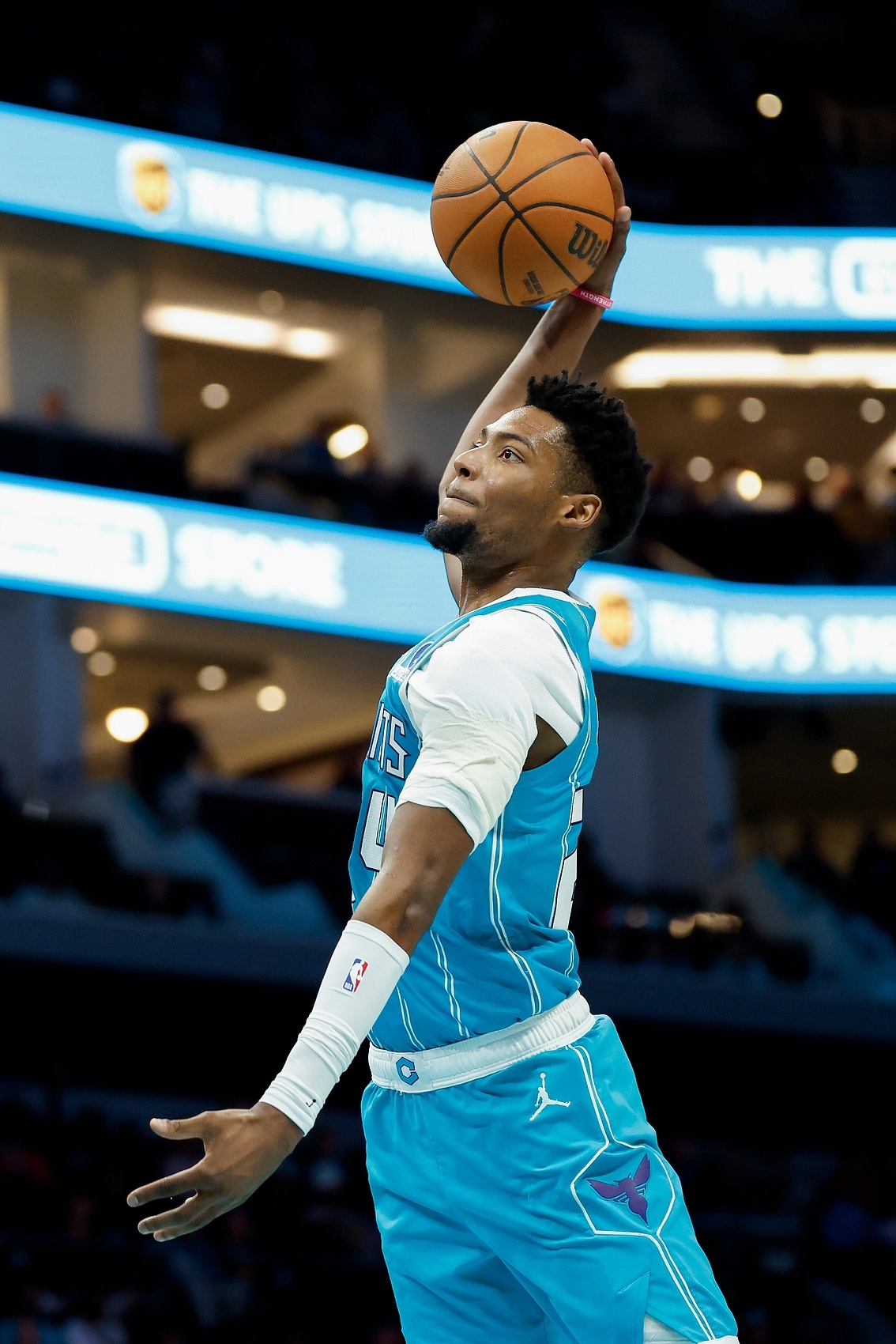 PG模拟器在线-正负值+40最高！布兰登·米勒三节打卡砍最高30分加8板 三分9中6